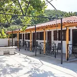 Strawberry Skiathos Pensión 4*