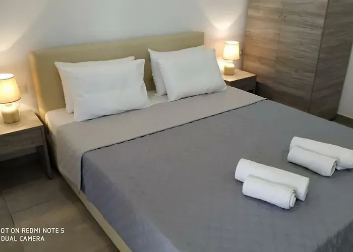 Strawberry Skiathos Konukevi 4*