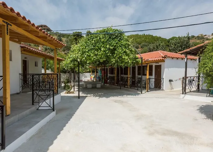 Konukevi Strawberry Skiathos Aya Paraskevi