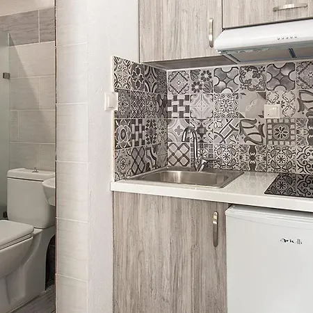 بيت ضيافة Strawberry Skiathos أغيا باراسكيفي