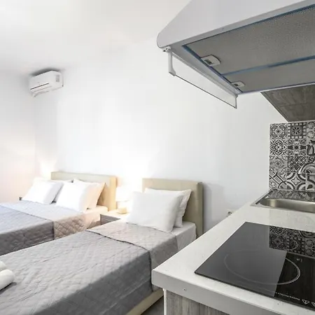 Strawberry Skiathos بيت ضيافة