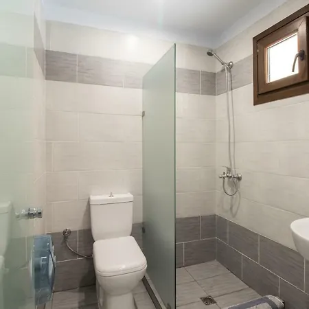 بيت ضيافة Strawberry Skiathos أغيا باراسكيفي