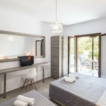 Strawberry Skiathos Guest house Agia Paraskevi (Skiathos)