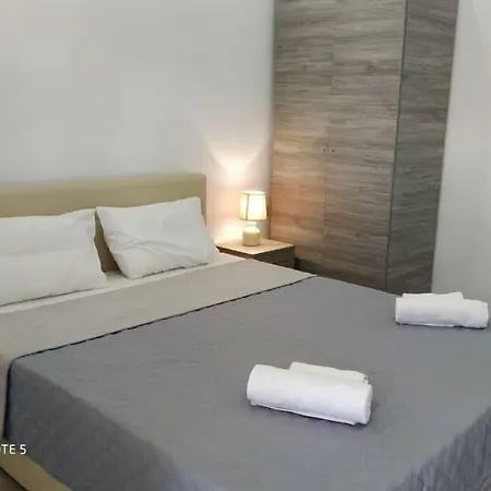 Strawberry Skiathos Guest house Agia Paraskevi (Skiathos)