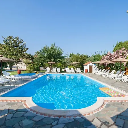 Strawberry Skiathos Pensión 4*