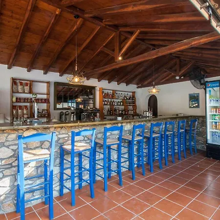 Strawberry Skiathos أغيا باراسكيفي