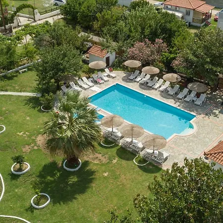 Strawberry Skiathos بيت ضيافة 4*