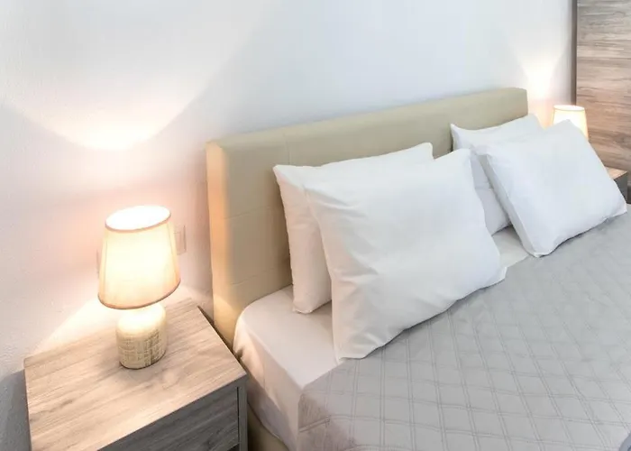 Strawberry Skiathos Guest house Agia Paraskevi (Skiathos)