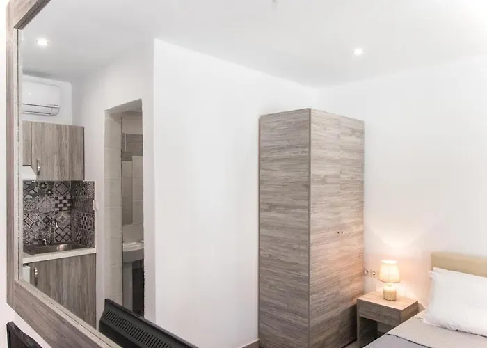 Strawberry Skiathos Guest house