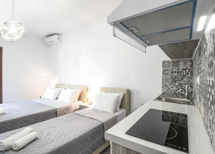 Strawberry Skiathos Guest house