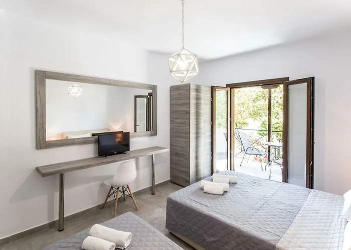 Strawberry Skiathos Guest house Agia Paraskevi (Skiathos)