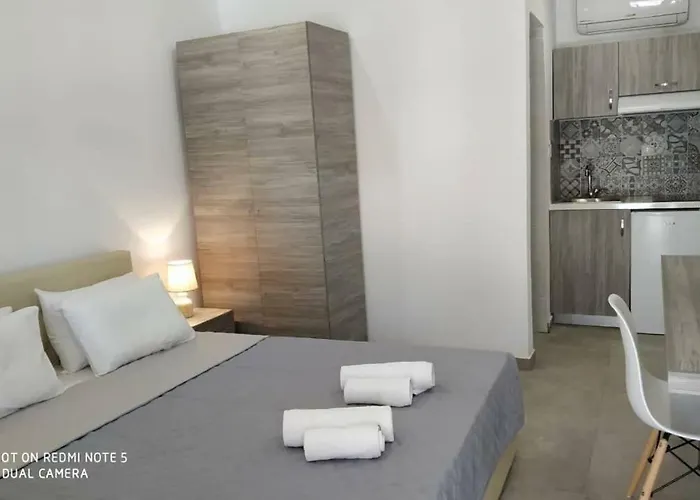 Strawberry Skiathos Guest house Agia Paraskevi (Skiathos)