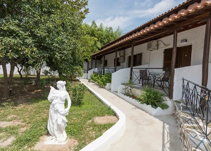 Strawberry Skiathos Guest house