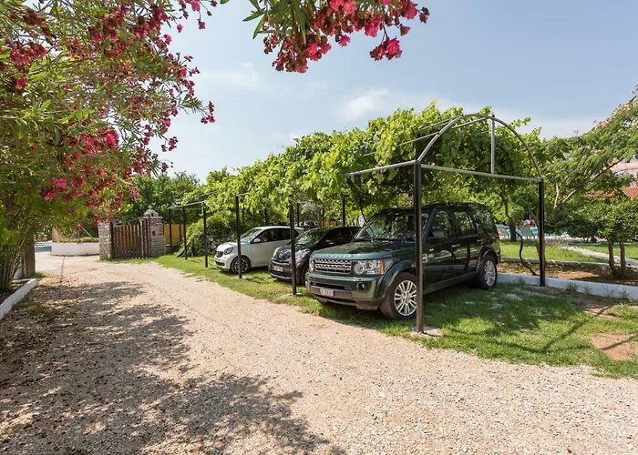 Strawberry Skiathos Guest house